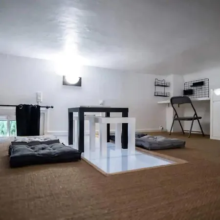 아파트 Avec Mezzanine 니스