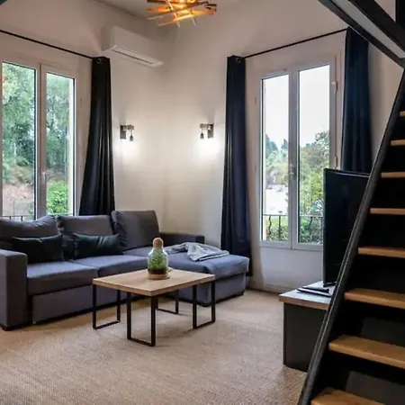 아파트 Avec Mezzanine 니스